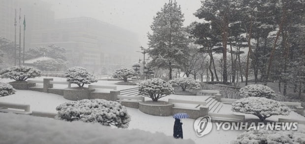 [날씨] 낮부터 기온 '뚝'…돌풍에 눈·비