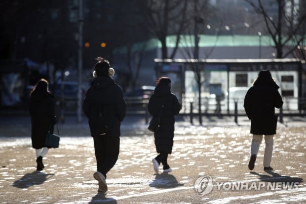 [날씨] 낮부터 추위 풀려…수도권 오전 한때 눈