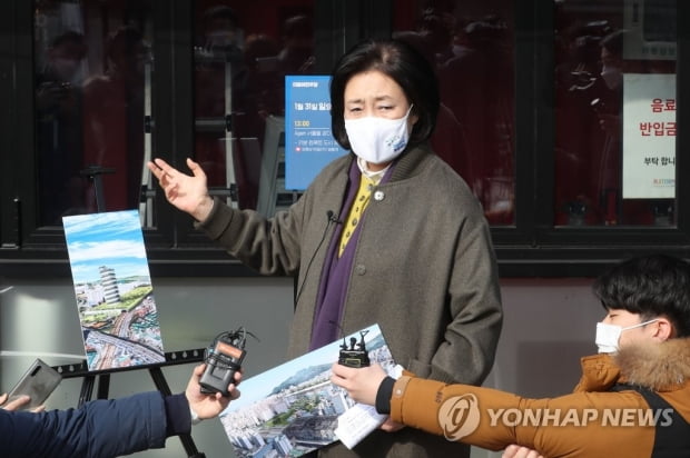 "유리천장 깬 기득권인데"…박영선·나경원 女가점 갑론을박