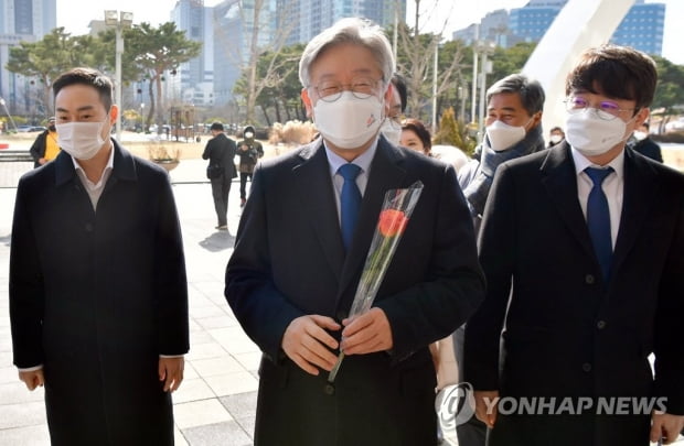 이재명, 대권지지율 첫 30%대…윤석열 17.5%, 이낙연 13.0%