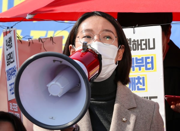 김종철 성추행 피해자 장혜영 "정의당 믿기에 피해 알렸다" [전문]