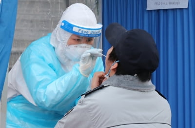 [속보] 코로나19 354명 신규확진…다시 300명대로 떨어져