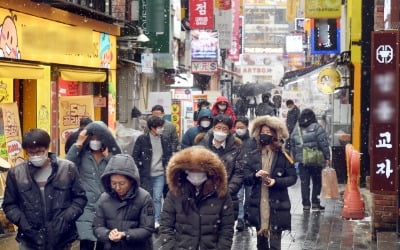 지갑 더 얇아진 직장인…한은 "거리두기로 급여 7.4% 깎여"