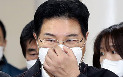 '횡령·배임' 혐의 홍문종 친박신당 대표, 1심서 징역 4년
