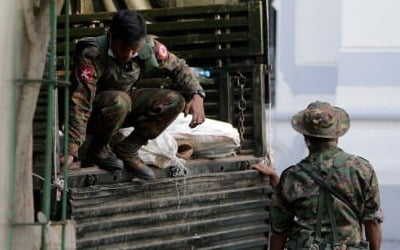 '군부 쿠데타' 미얀마, 5월까지 양곤 국제공항 폐쇄