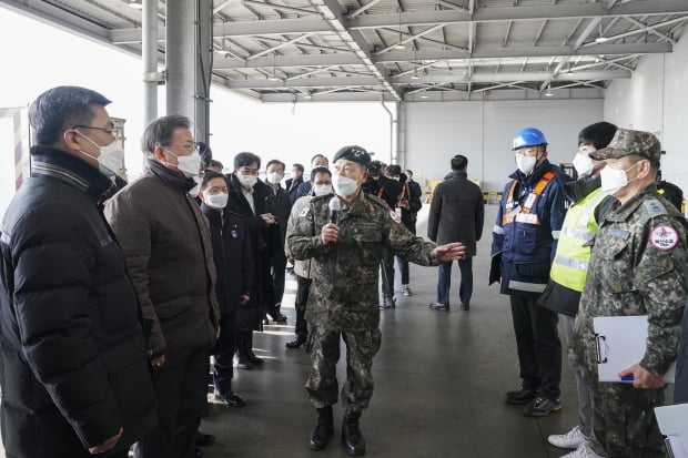 文 대통령 "백신 수송 중 돌발상황에 철저히 대비해달라"