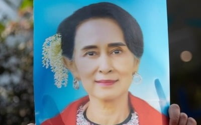미얀마 경찰 '아웅산 수치, 수출입법 위반'…15일까지 구금 