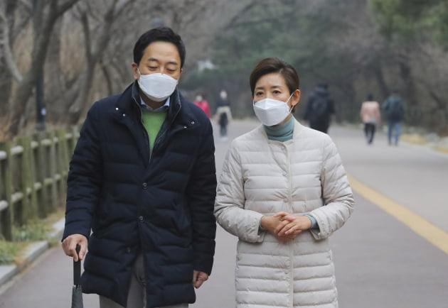 '짜장론' 외쳤던 나경원의 '중도클릭'…100% 여론조사 의식했나  