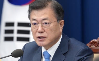 문 대통령 "가장 심각한 고용위기 상황…모든 수단 동원"