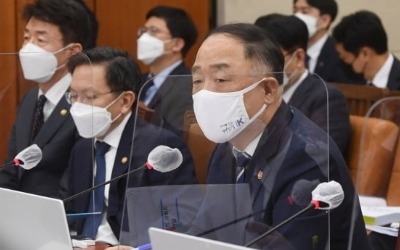 "年 매출 10억 소상공인도 재난지원금 지급"