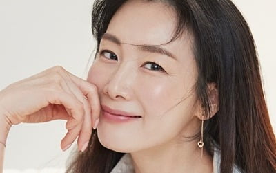 최지우 화보, 결혼·출산으로 인생 2막…"아이와 하루에 충실"