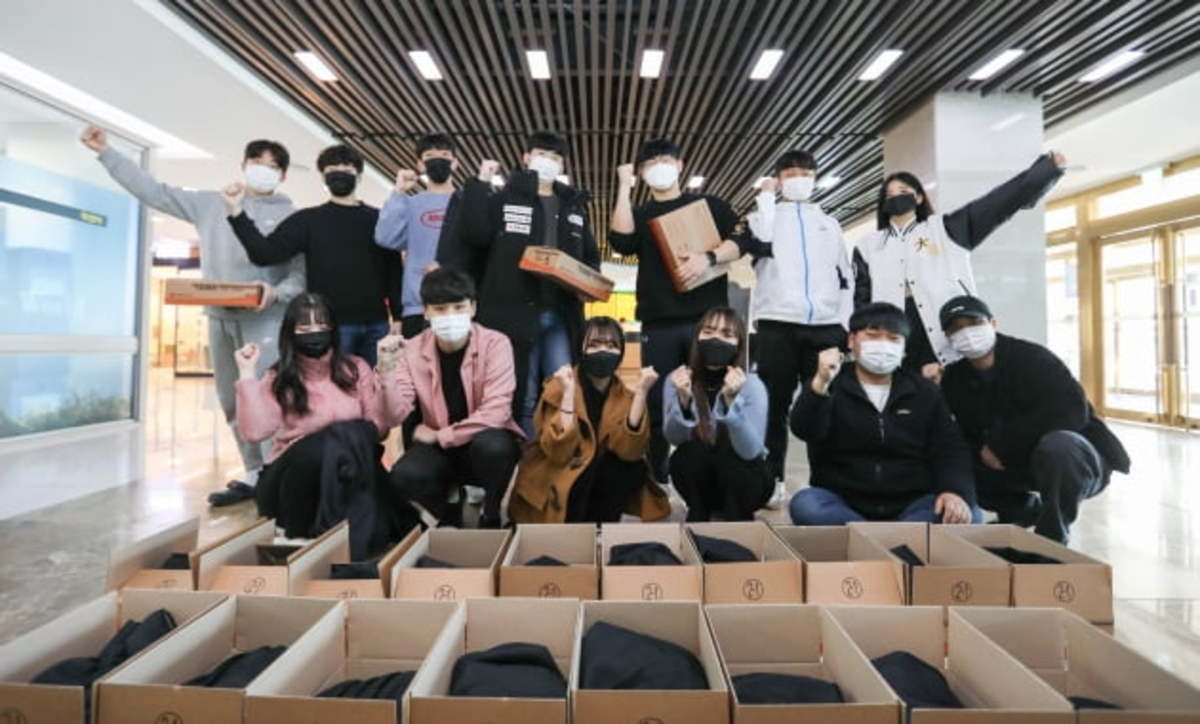 동서대, 졸업생에게 학사모, 학위복 집으로 배달 | 한국경제 동서대, 졸업생에게 학사모, 학위복 집으로 배달 | 한국경제