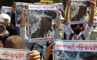 미얀마 시위 유혈사태로…10대 소년도 총 맞아 죽었다