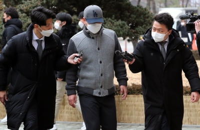 "경비원 코뼈 함몰" 중국인, 호텔 데려다 준 경찰 '불문경고'
