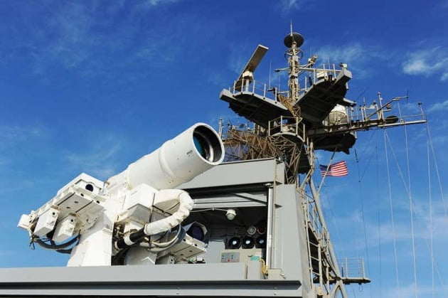 미국 해군이 앞서 배치한 레이저 무기 [사진=더 사이언티스트 캡처]