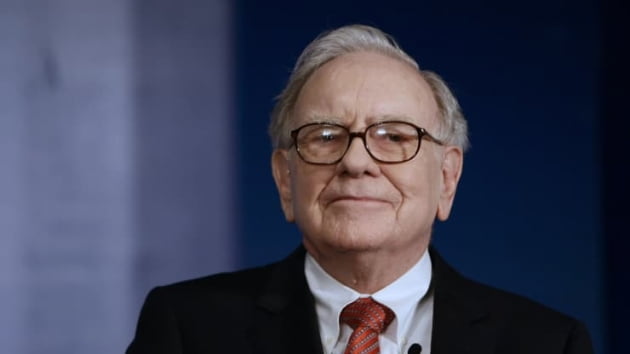 Warren Buffett, one of Apple’s top three investments