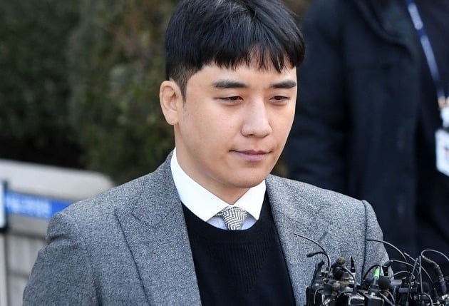 Seungri’s actress glances at me and I don’t feel good…  Jung Joon-young in attendance as a witness