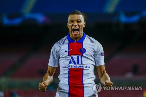 ‘음바페 해트트릭’ PSG, 바르사에 4-1 완승… 8강행 파란불