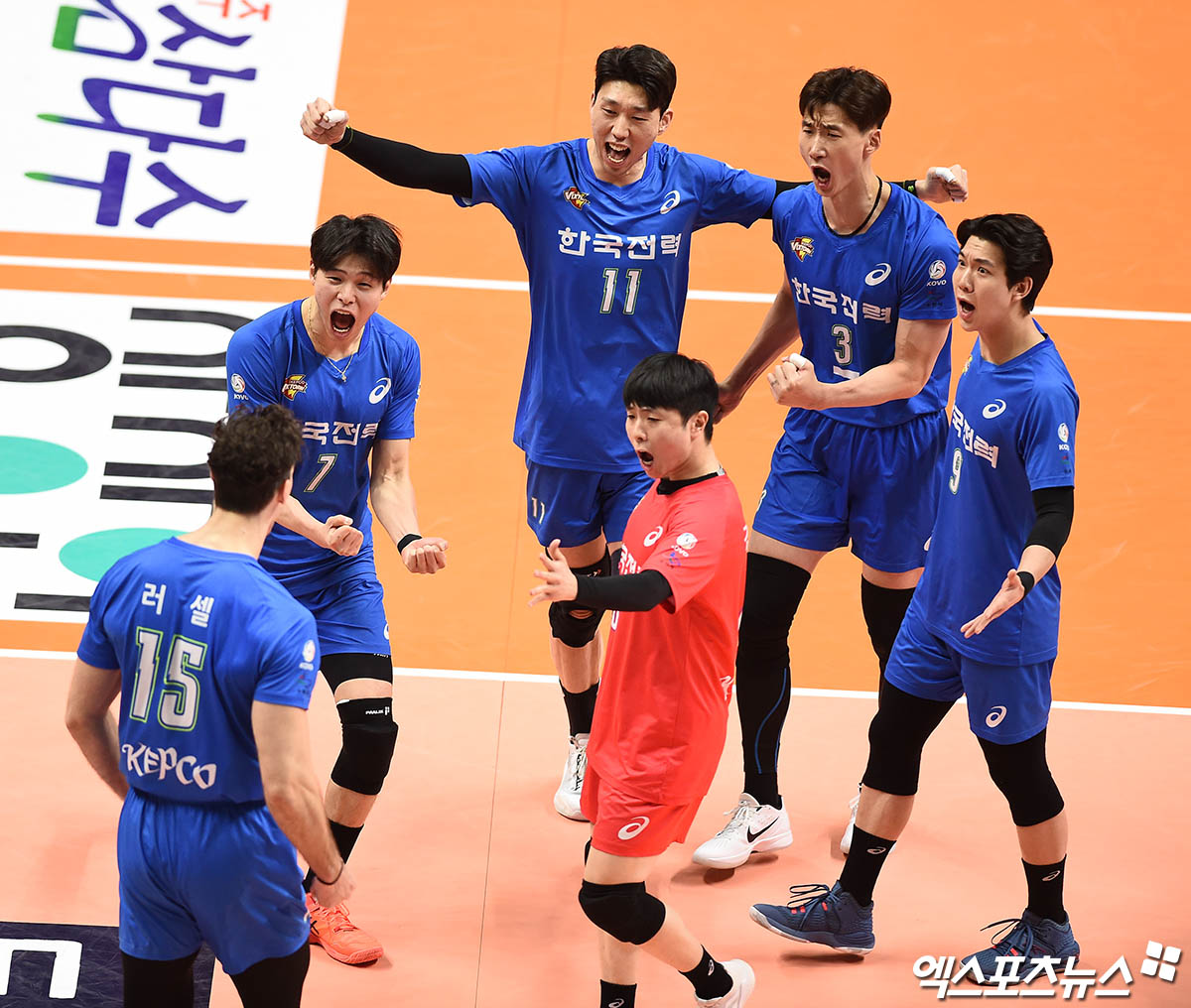 '러셀 트리플크라운' 한국전력, OK금융그룹 누르고 '4위 점프'