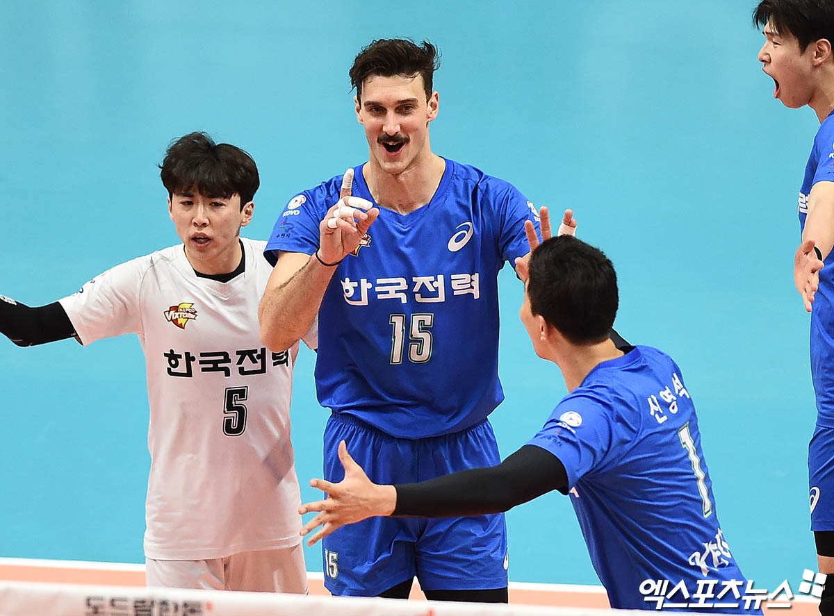 '러셀 트리플크라운' 한국전력, OK금융그룹 누르고 '4위 점프'