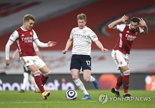 ‘스털링 결승골’ 맨시티, 아스널 1-0 제압… 리그 13연승
