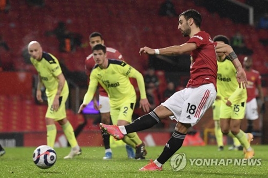 '10-10 달성' B.페르난데스, 25G 만에 맨유 대선배들과 어깨 나란히