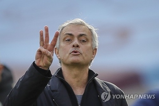 "토트넘에 내가 풀 수 없는 문제" 남탓 하는 무리뉴