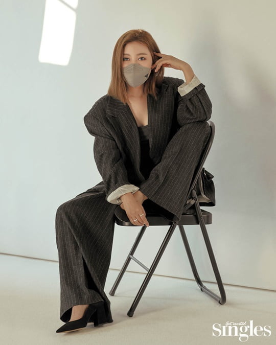 송가인, '시크+섹시' 반전 매력 화보 공개