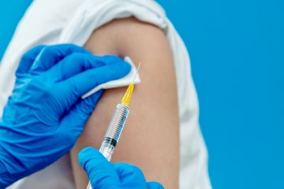 포항서 코로나 백신 맞은 50대 여성 '혈압상승·두통' 증세