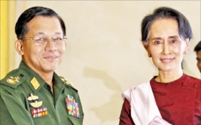아웅산수지 누구인가…미얀마 독립영웅의 딸, 민주화 상징