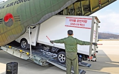 정부 "주말 유행상황 지켜본 뒤 거리두기 조정 결정"