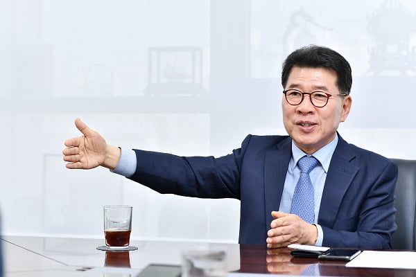 “세계 1위 기술력 보유한 중견기업, 대기업 부럽지 않아요” 반원익 한국중견기업연합회 상근 부회장