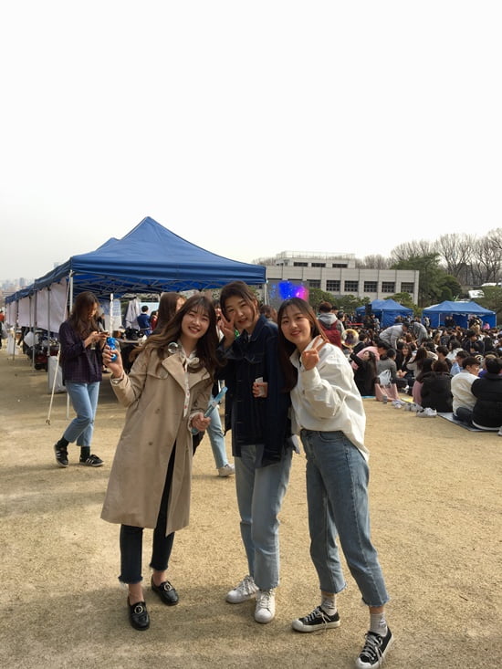 “다시 새내기가 된 것 같아요” 대학가, ‘봄 축제’로 낭만 가득