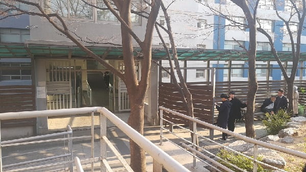 흡연자·비흡연자 모두 불만인 대학 내 흡연구역 논란, ‘어디로 가야 하나요?’