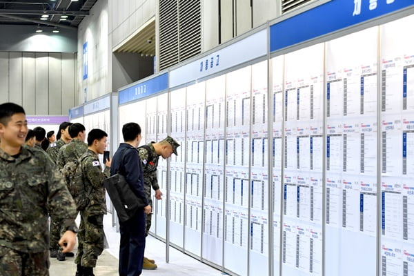 &quot;전역 전에 취업에 대한 생각 정리할 수 있었어요&quot;…&#39;2019 전역예정장병 취업박람회&#39;에 2만여명 전역예비 장병 몰려