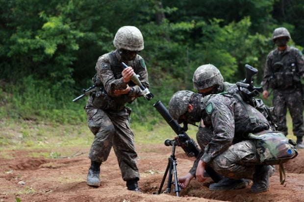 [조국을 품다, 대한민국 부사관 되기] 유급지원병,  軍전투력 유지와 청년장병 취업에 도움… 내년부터 月63만원 보수 인상