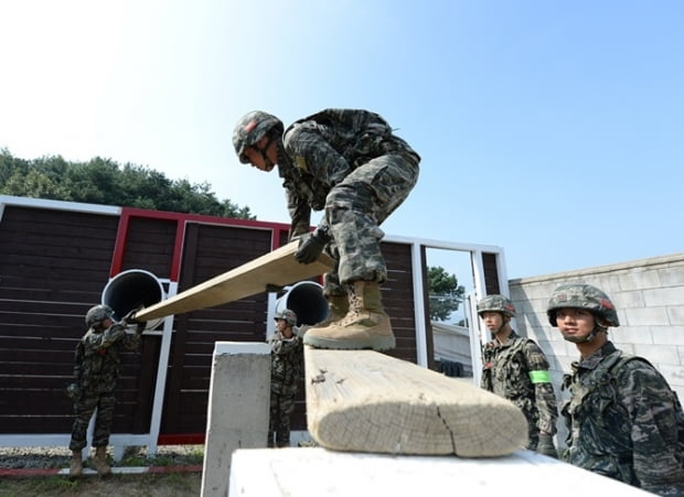 [조국을 품다, 대한민국 부사관 되기] 해병대 부사관, 가슴에는 빨간 명찰… 우리는 해병대다!