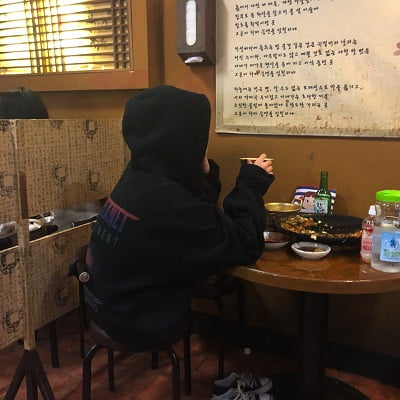 요즘엔 인싸도 혼술 즐긴다?···대학생 혼술 비증 증가