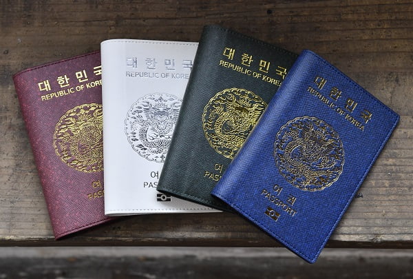여권 케이스로 1억 펀딩, 100만원 들여 김연아 배지 제작… 지금 가장 핫한 디자이너 ‘다이노’ 박종원