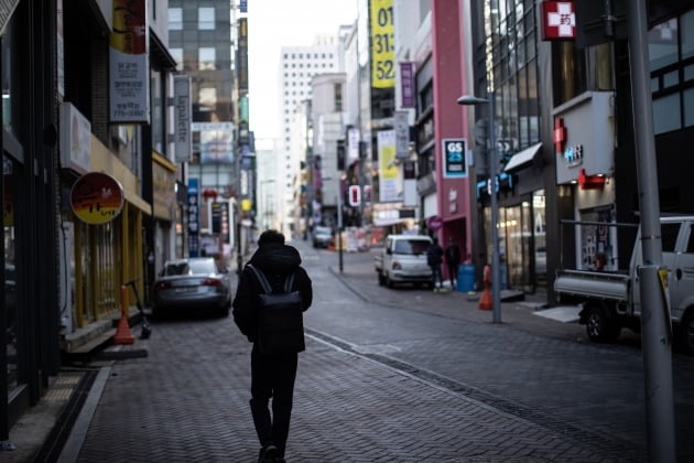 서울 명동 거리가 한산한 모습이다. /연합뉴스