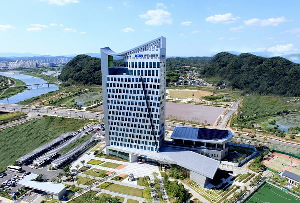 인천공항공사 ‘연기자와 함께하는 역할연기 면접’, 남동발전 ‘면접실 추첨’… 블라인드 채용 후 달라진 면접 방식 