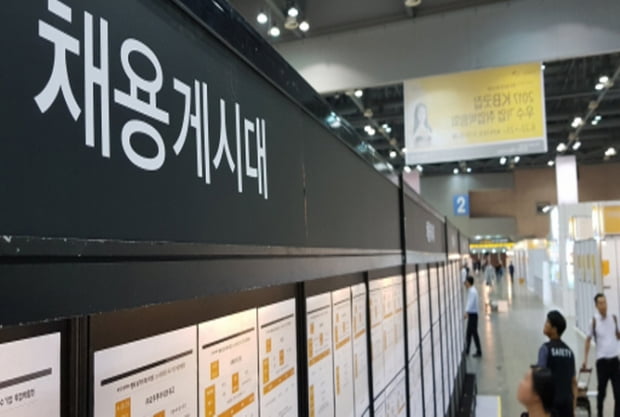 국민은행 논술 &quot;디지털 격차, 해소 방안은?&quot;...포스코, &#39;기가스틸&#39; 등 물어