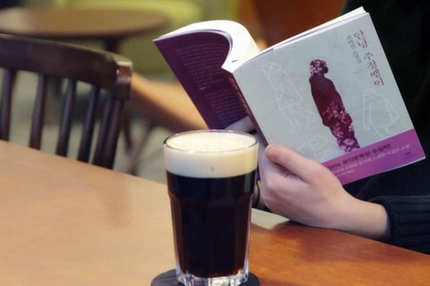 맥주마시며 책 읽는 전주 유일의 책맥 서점,  ‘북스포즈’
