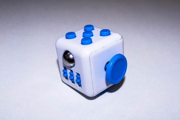 white-blue stress Cube