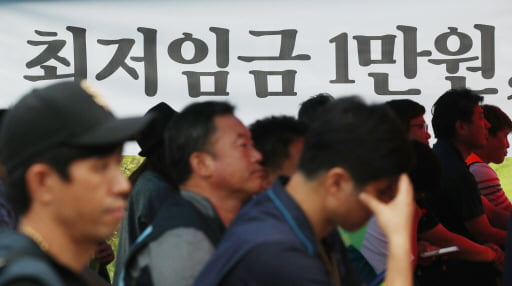 산업연구원 “중소기업 평균 임금, 대기업의 59.6&#37; 불과”...최저임금 올려도 격차 커