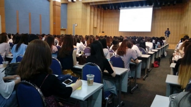 아시아나항공 승무원 채용설명회 현장...“체력검사에서 악력과 배근력 중요”