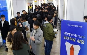 일본 취업  “1년에 한 번 신입 대졸자 위주 채용...'엔트리시트' 작성이 첫 출발 ”