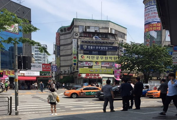 여성이 모집한 ‘밥터디’, 남자만 19명 지원… 공시족은 왜 혼자 밥을 먹지 못하나 