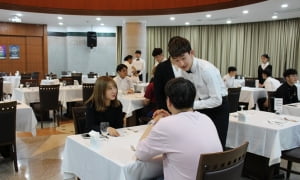 “학교에서 레스토랑 열어요”…경희대 조리학과 요리 축제