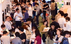 취업준비생 70만… '인기 직장' 입사 가능자는 30&#37; 불과